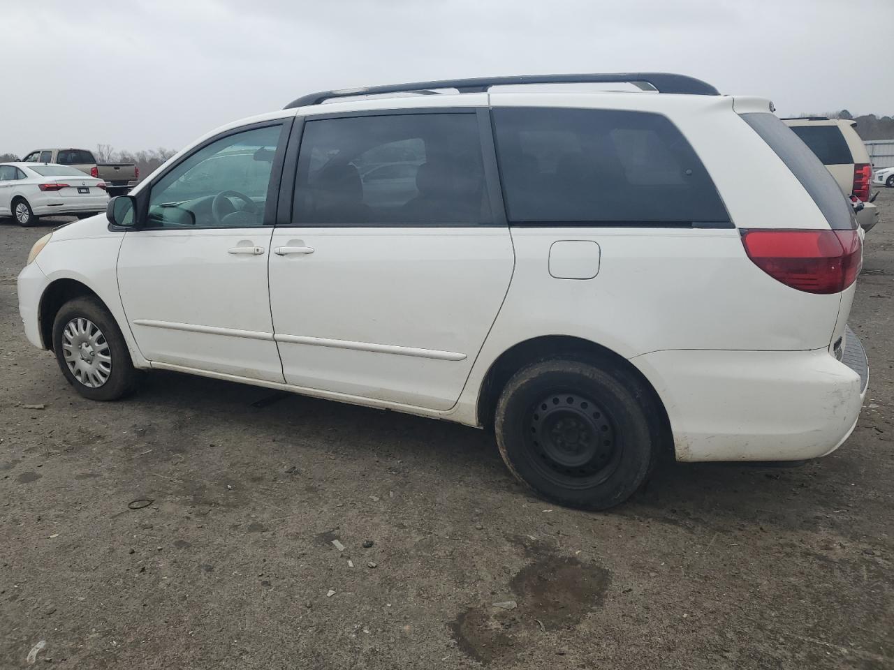 2005 Toyota Sienna - Image 2