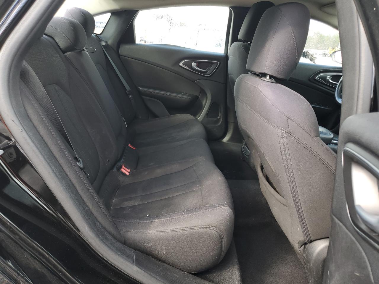 2015 Chrysler 200 - Image 10