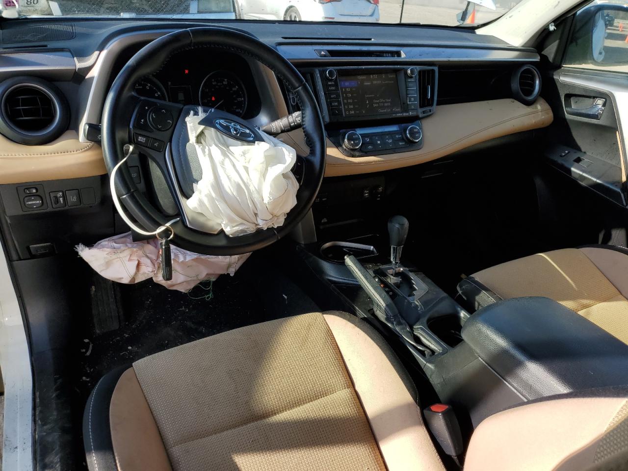 2017 Toyota RAV 4 - Image 8
