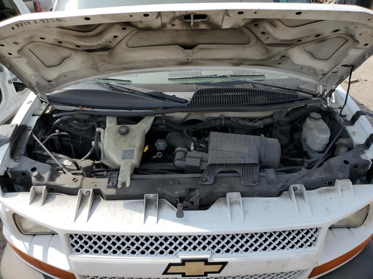 2011 Chevrolet Express - Image 11