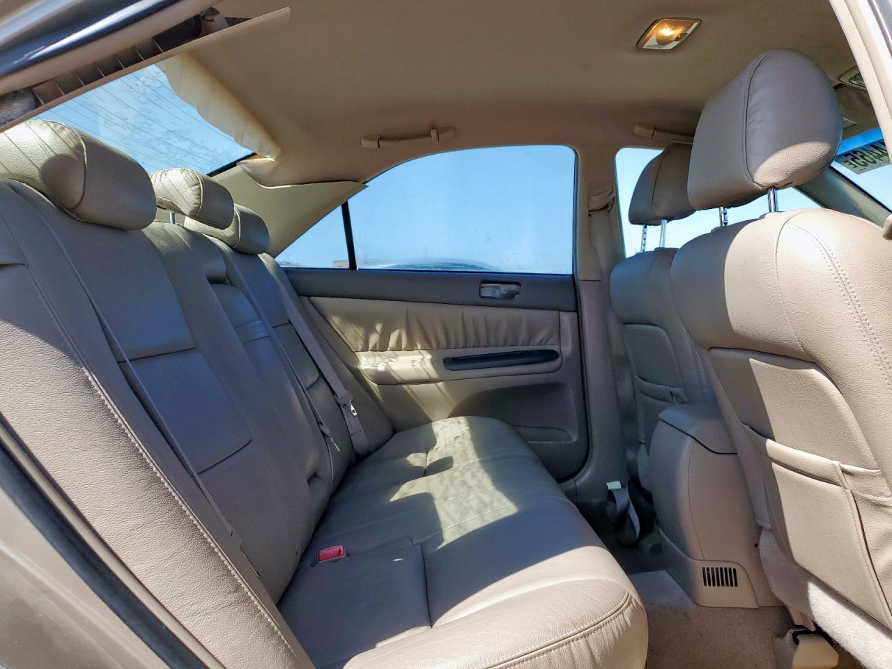 2005 Toyota Camry - Image 10