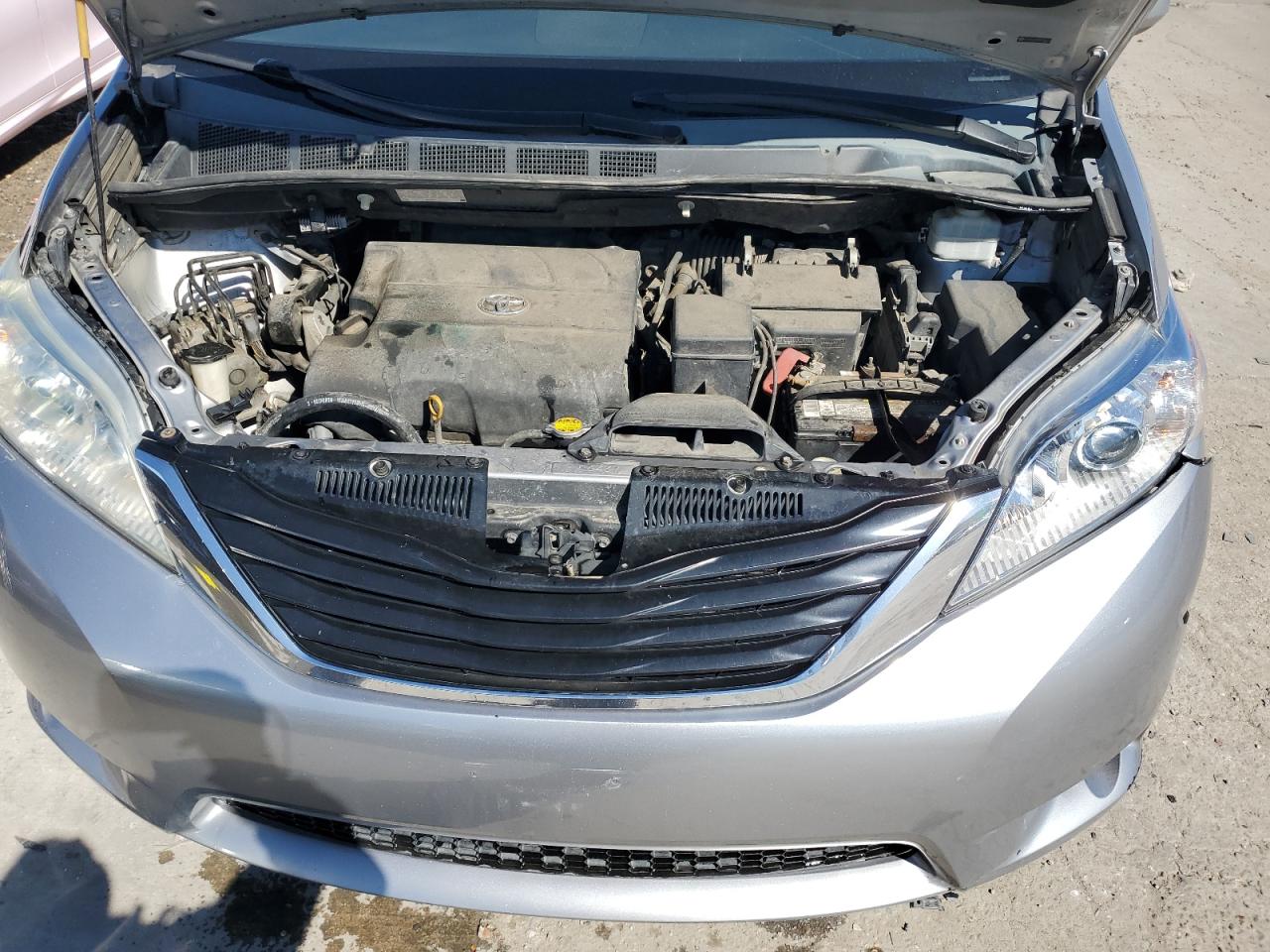 2012 Toyota Sienna - Image 12