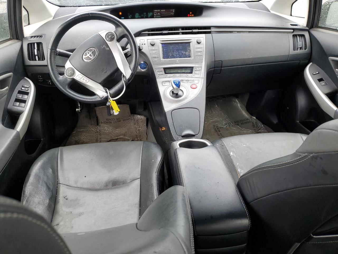 2013 Toyota Prius - Image 8