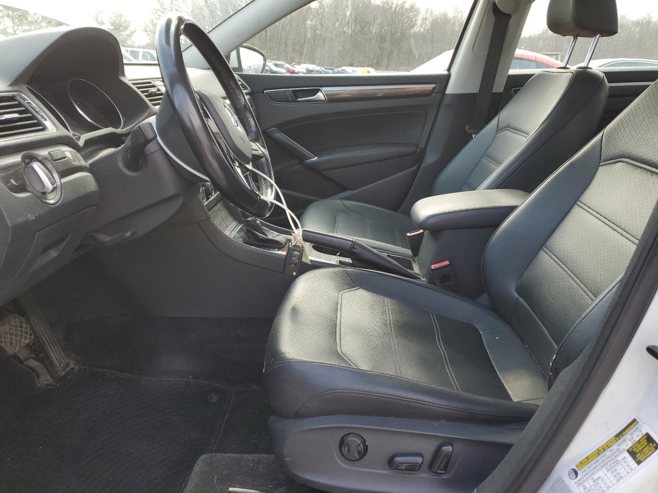 2016 Volkswagen Passat - Image 7