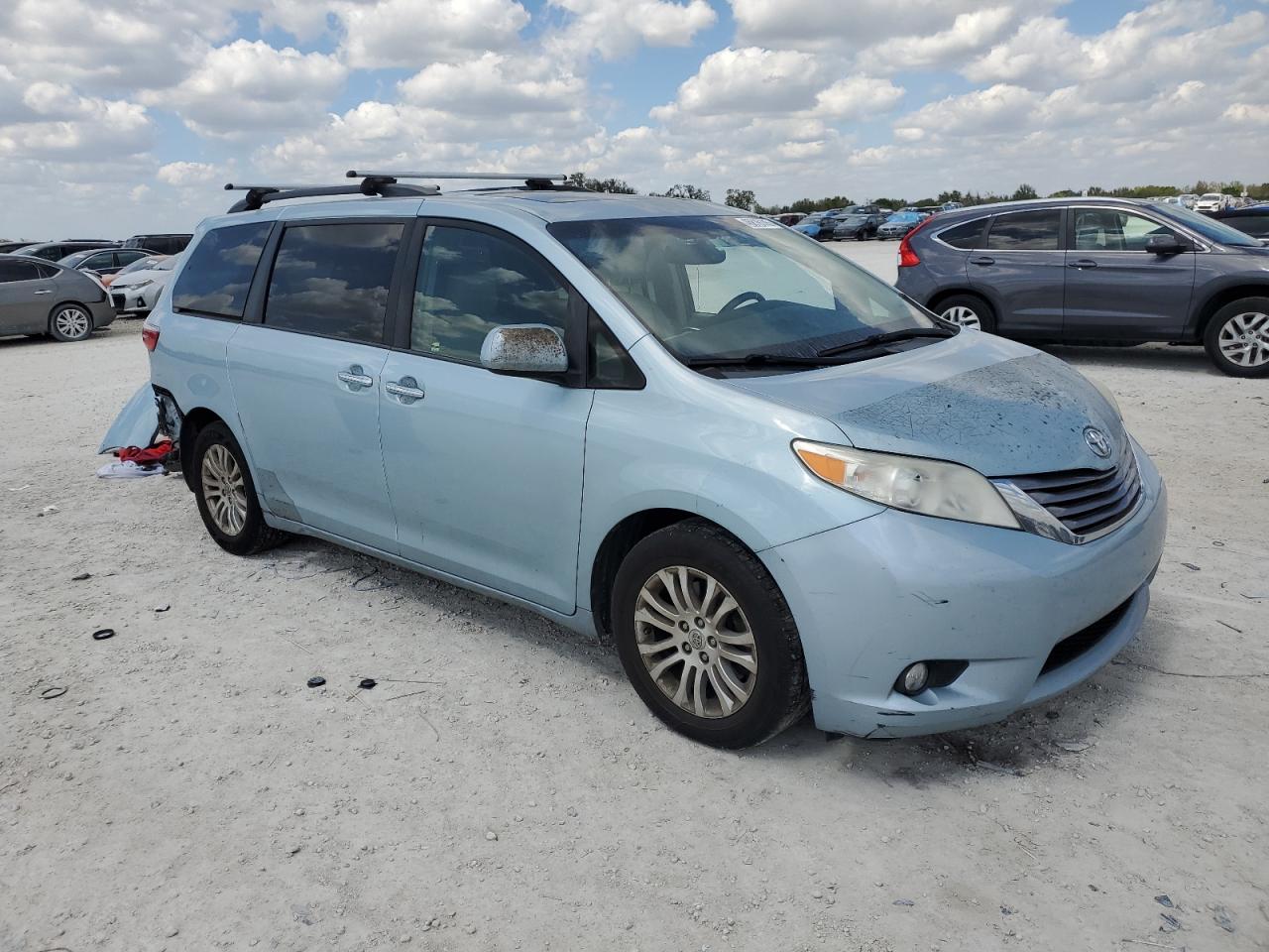 2016 Toyota Sienna - Image 4