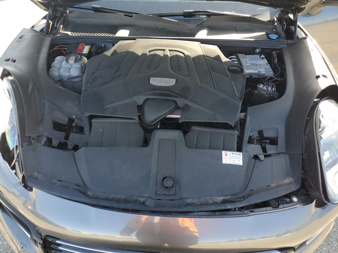 2019 Porsche Cayenne - Image 13