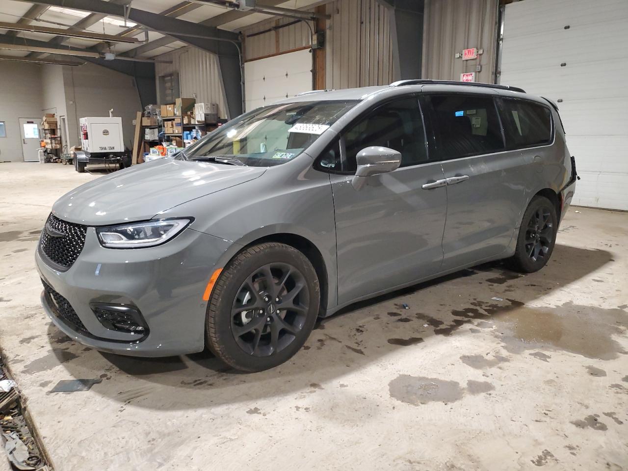 2022 Chrysler Pacifica - Image 1