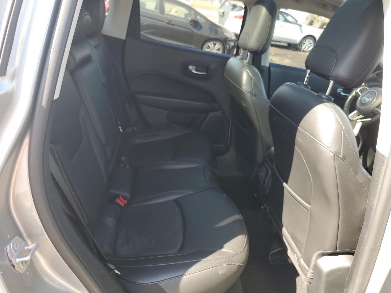 2020 Jeep Compass - Image 11