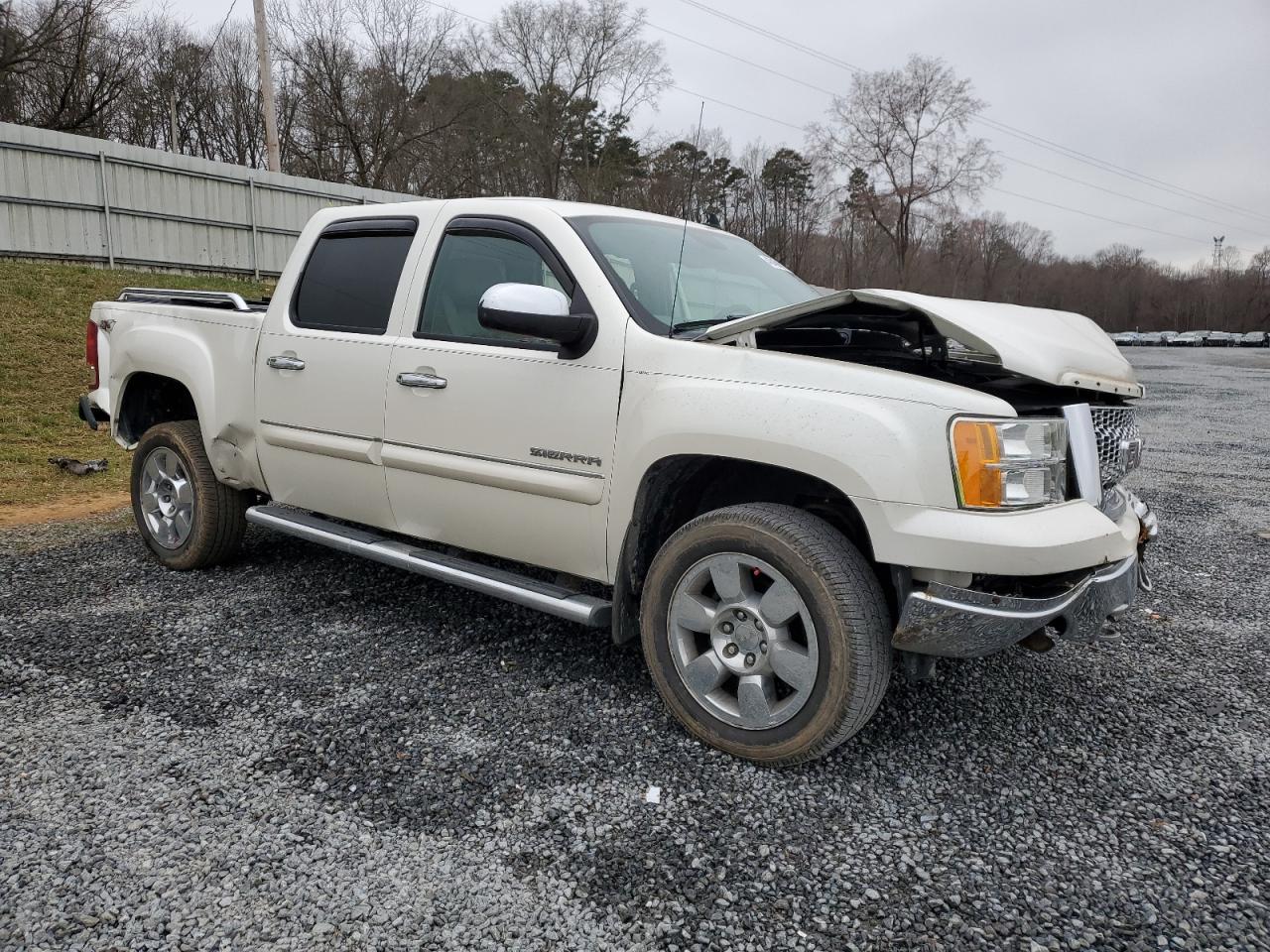 2011 GMC Sierra - Image 4