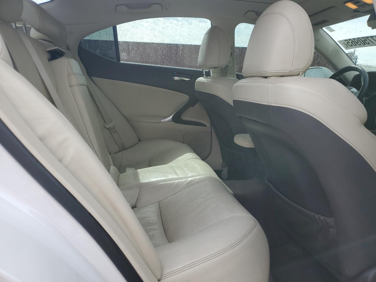 2012 Lexus IS - Image 10
