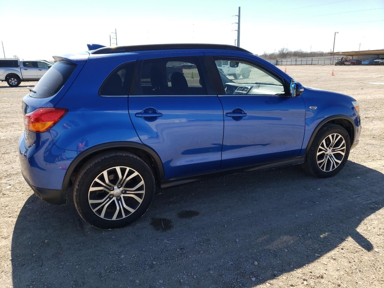 2017 Mitsubishi Outlander - Image 3