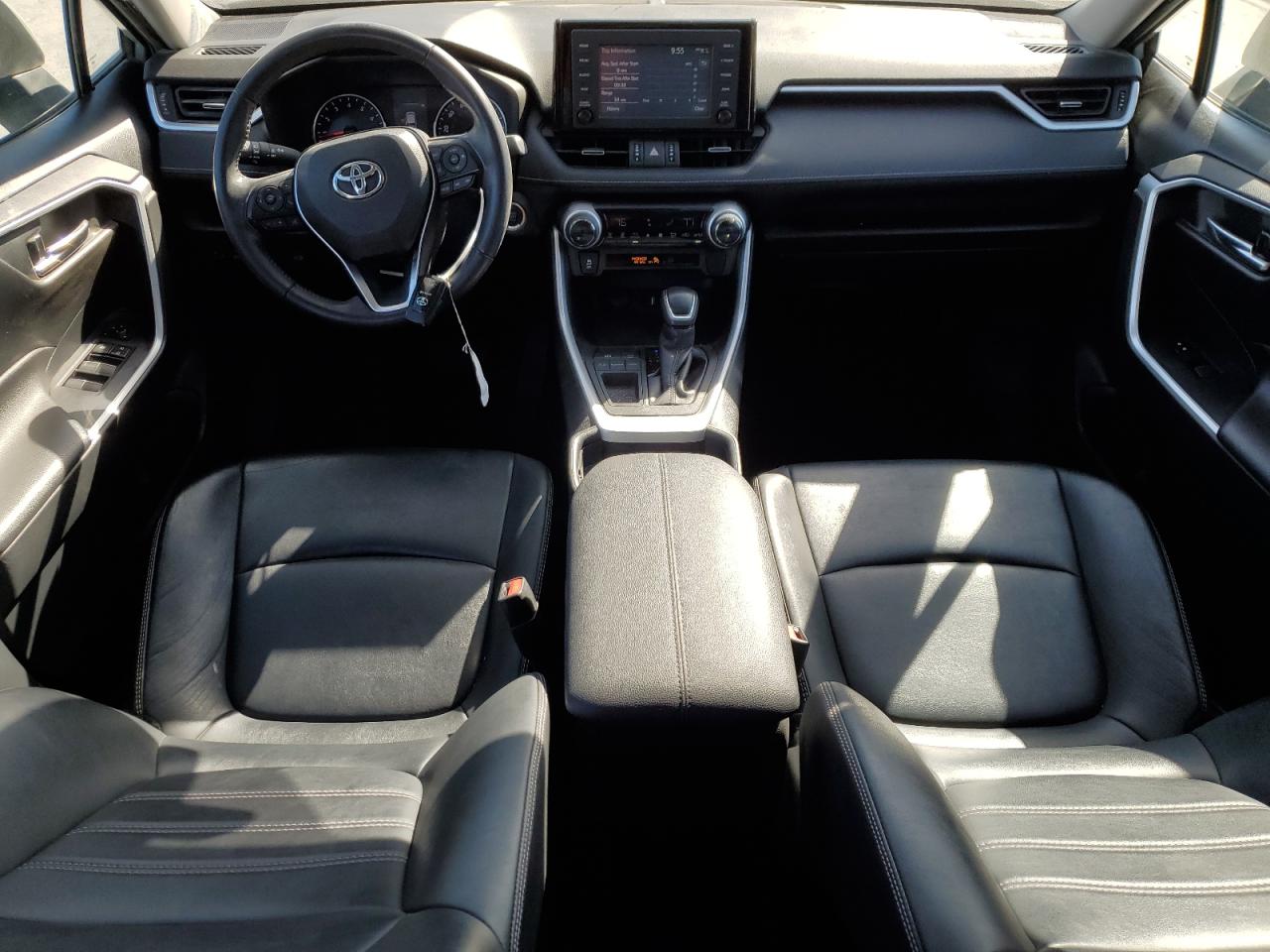 2019 Toyota RAV 4 - Image 8