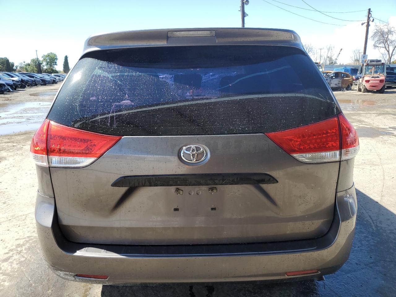 2011 Toyota Sienna - Image 6