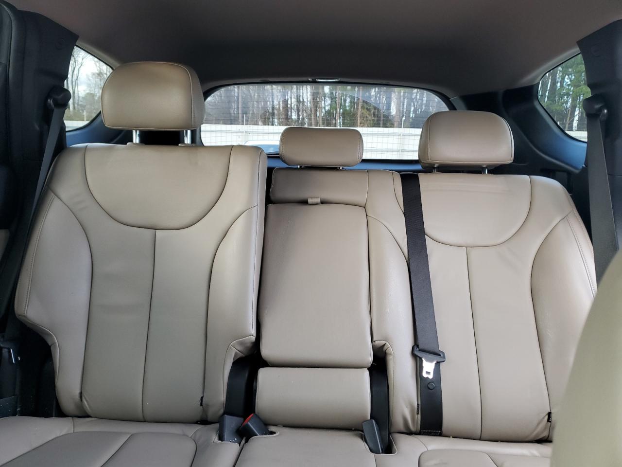2020 Hyundai Santa Fe - Image 10