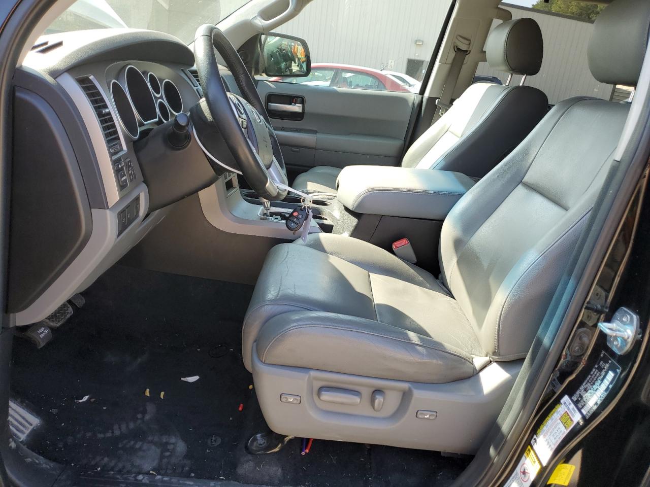 2014 Toyota Sequoia - Image 7