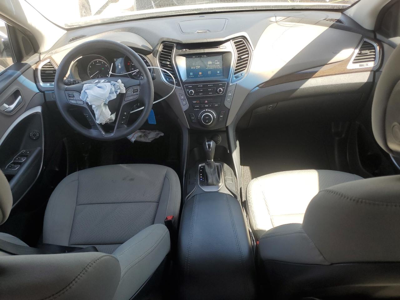 2017 Hyundai Santa Fe - Image 8