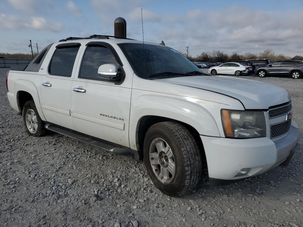 2011 Chevrolet Avalanche - Image 4