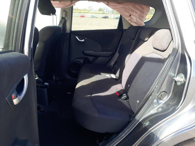 2015 HONDA JAZZ ES +