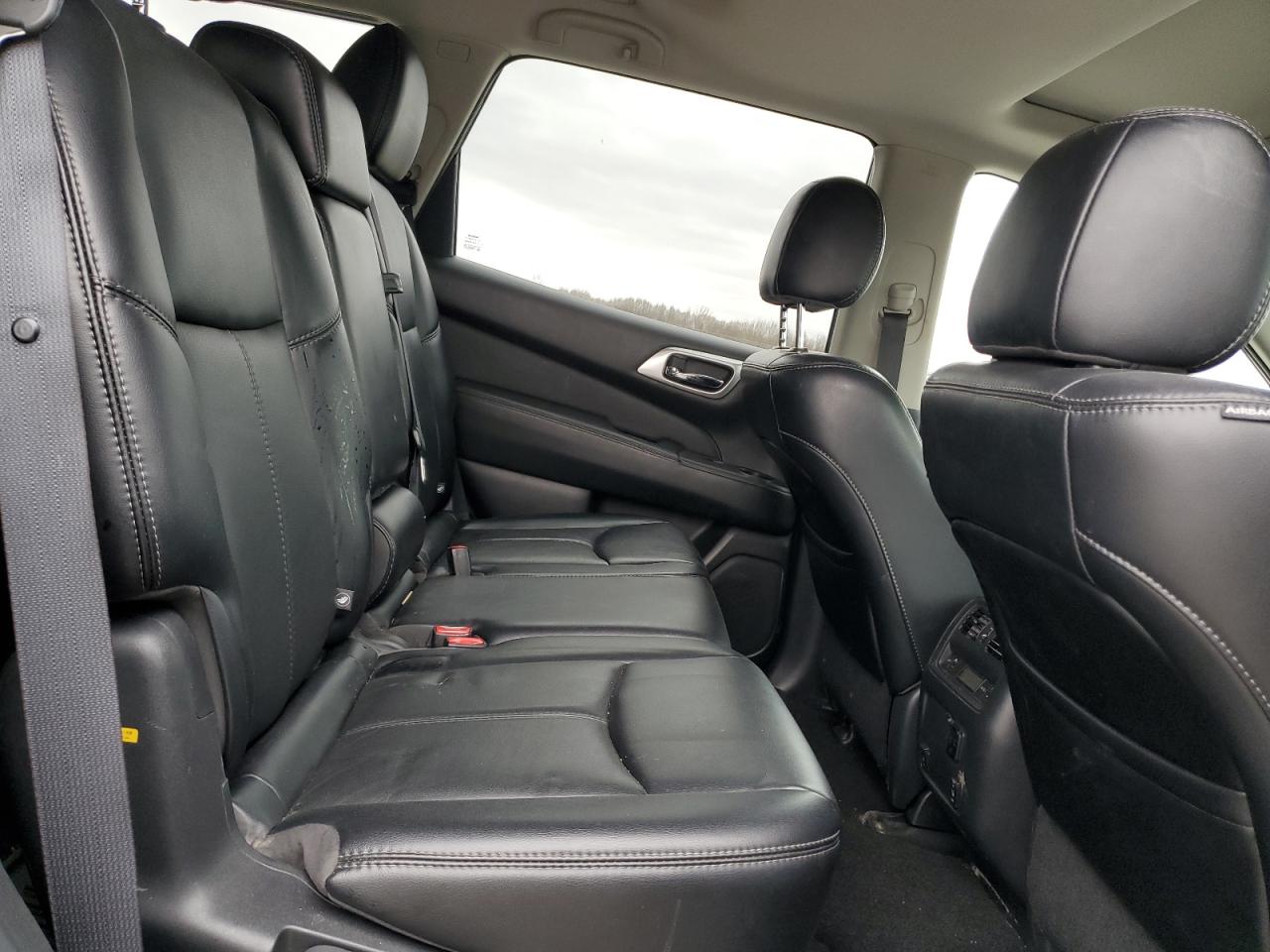 2017 Nissan Pathfinder - Image 11