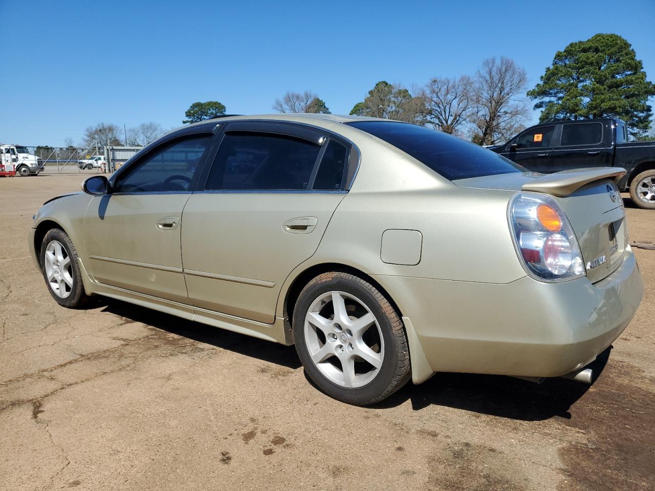 2003 Nissan Altima - Image 2