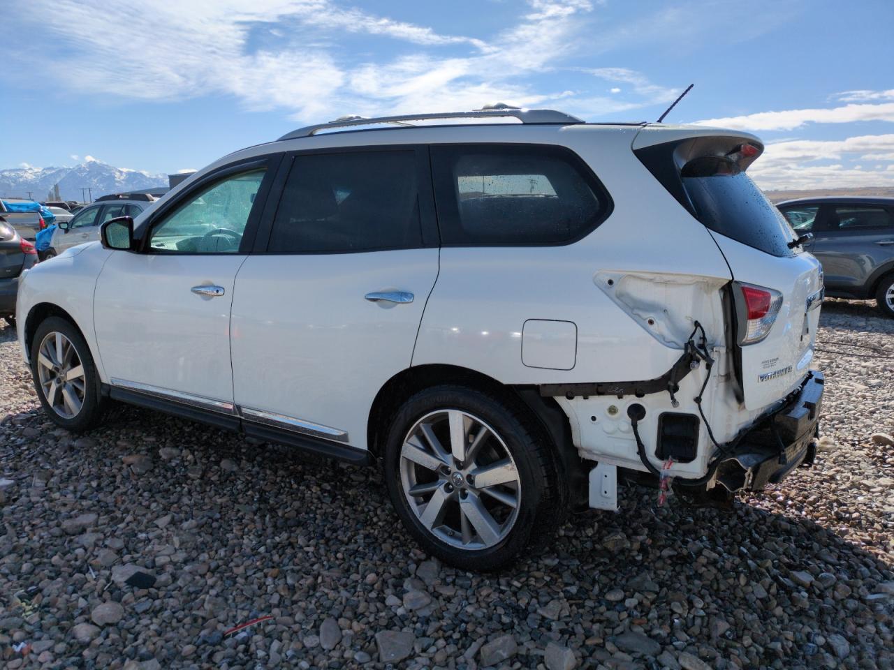 2013 Nissan Pathfinder - Image 2