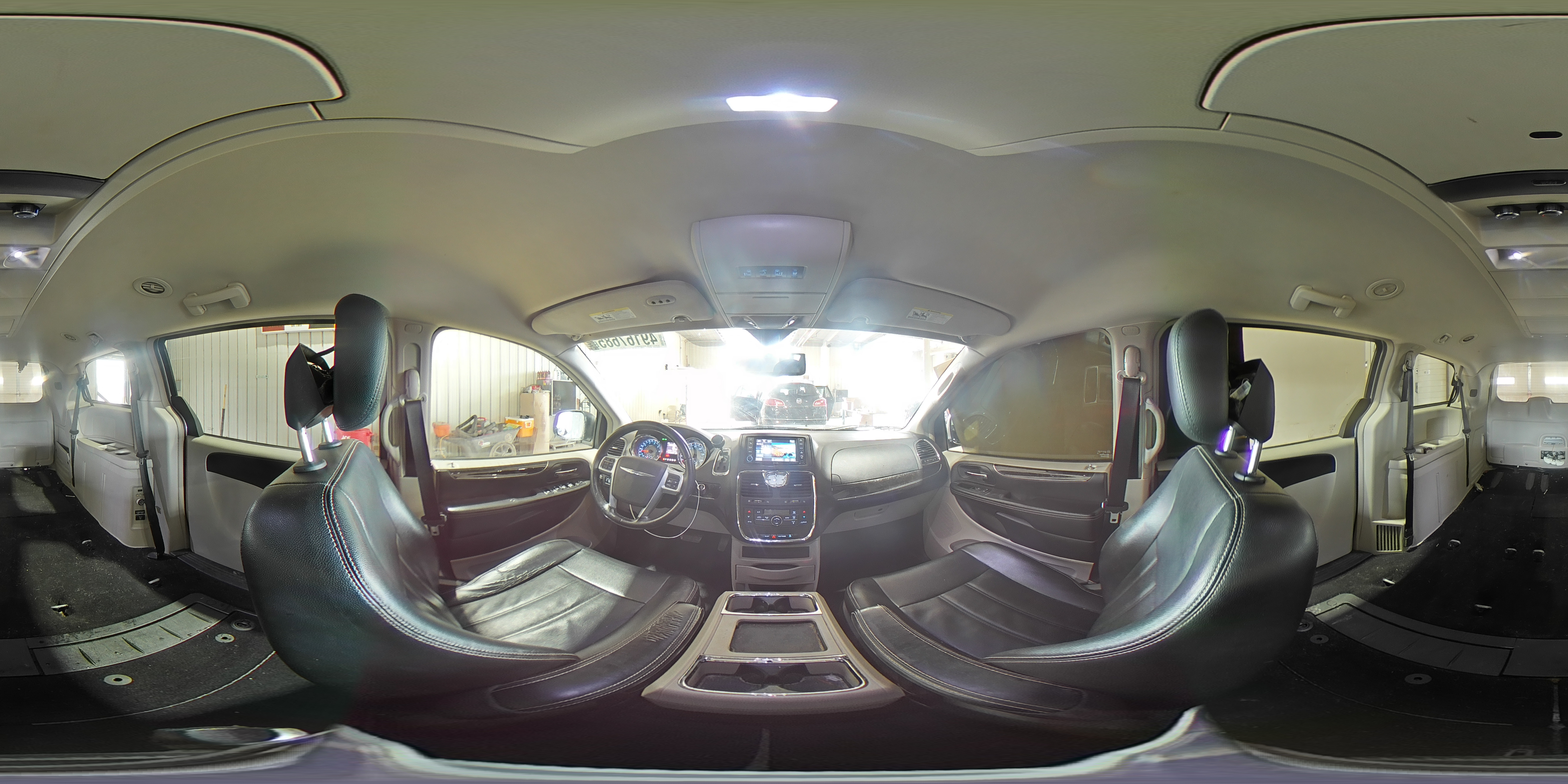 2013 Chrysler Town & Country - Image 15