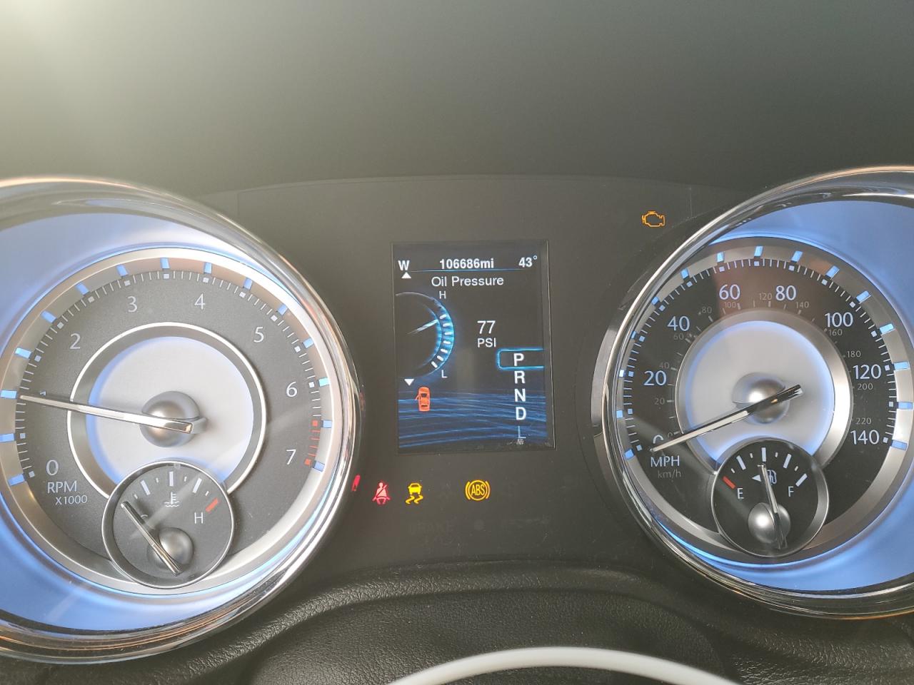 2014 Chrysler 300 - Image 9