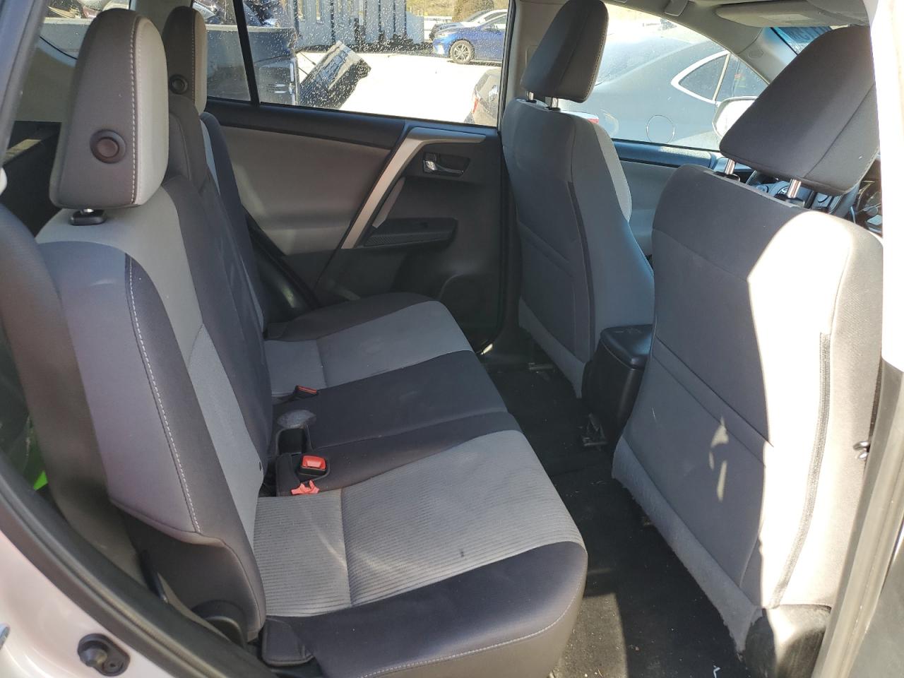 2015 Toyota RAV 4 - Image 10