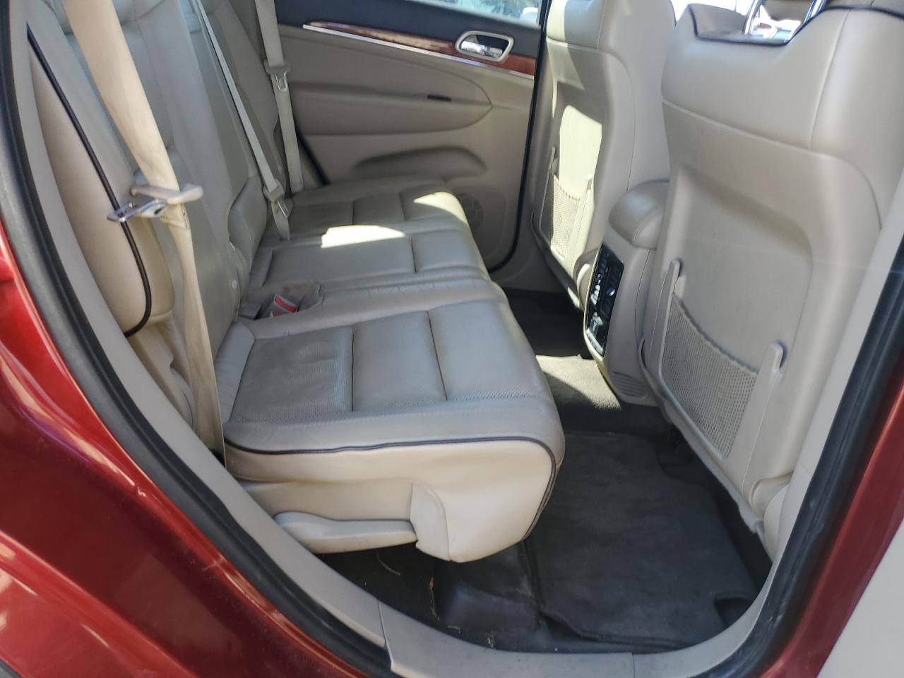 2012 Jeep Grand Cherokee - Image 11