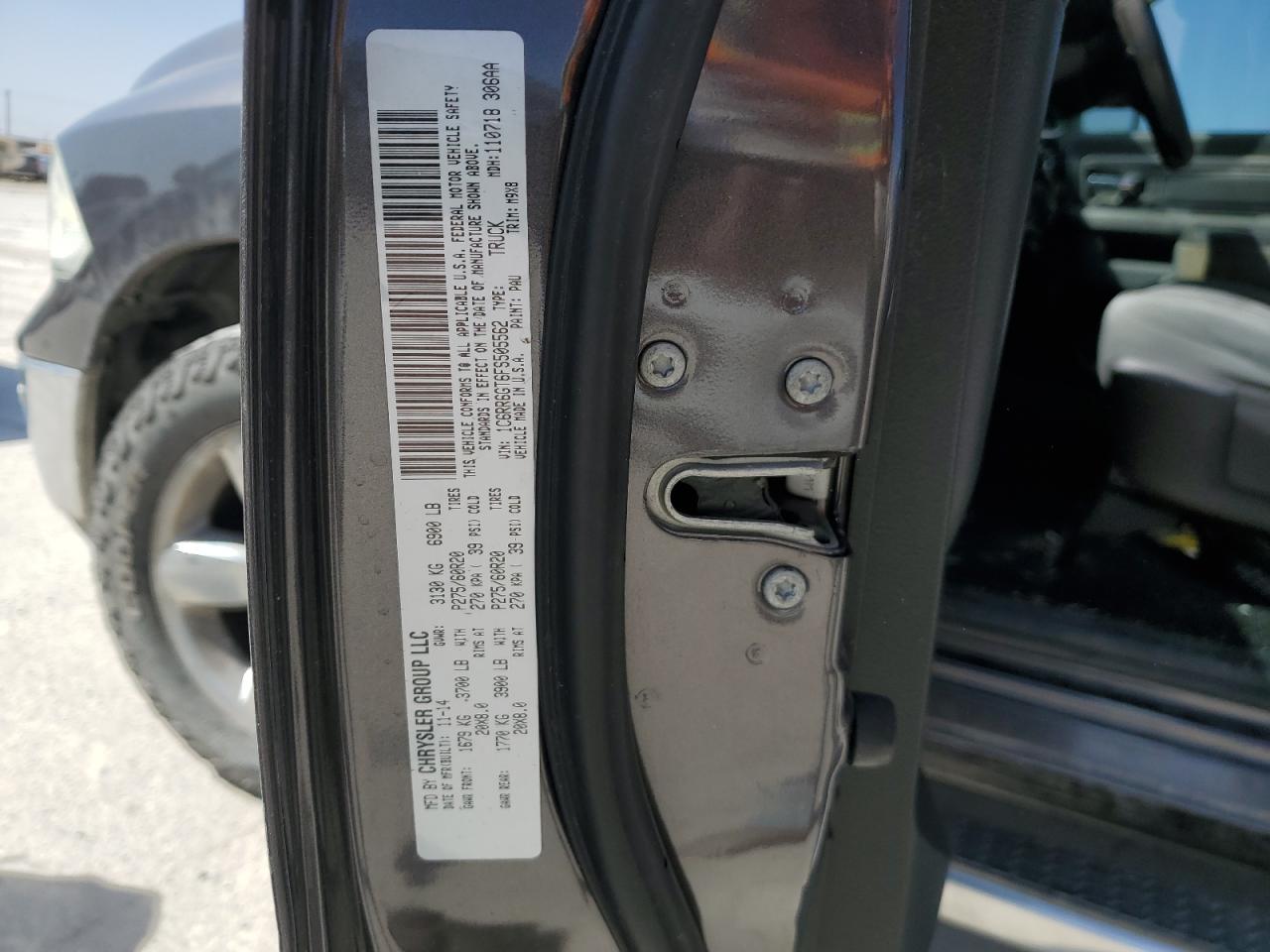 2015 RAM 1500 - Image 12