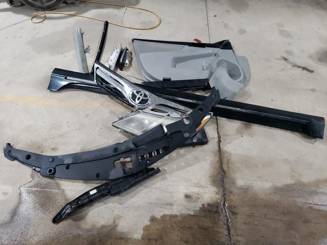 2012 Toyota Camry - Image 12