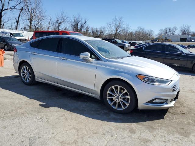 Sedans FORD FUSION 2017 Srebrny