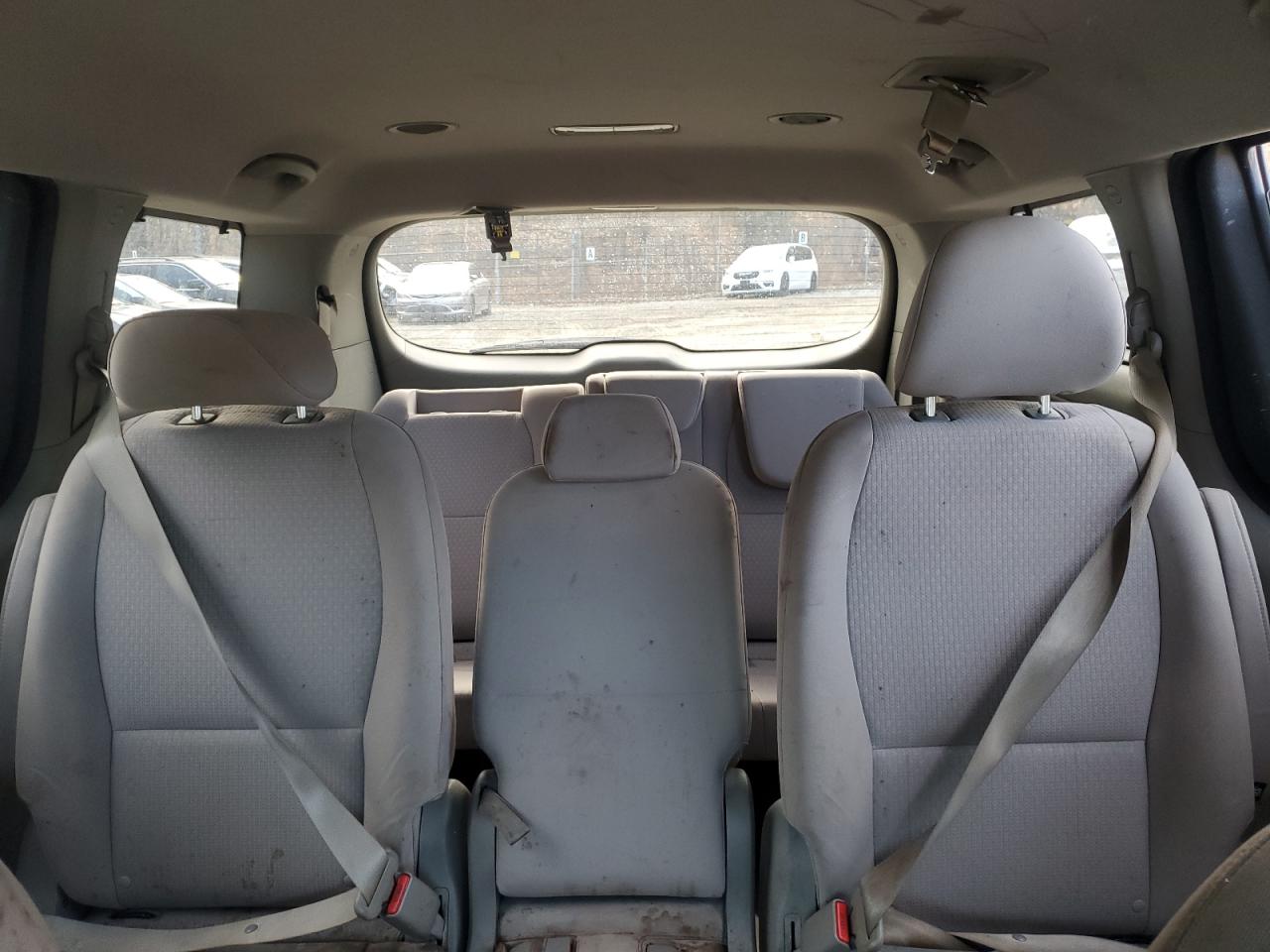 2016 Kia Sedona - Image 10