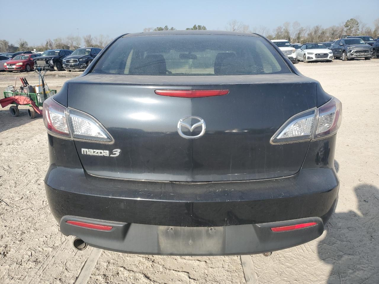 2011 Mazda 3 - Image 6