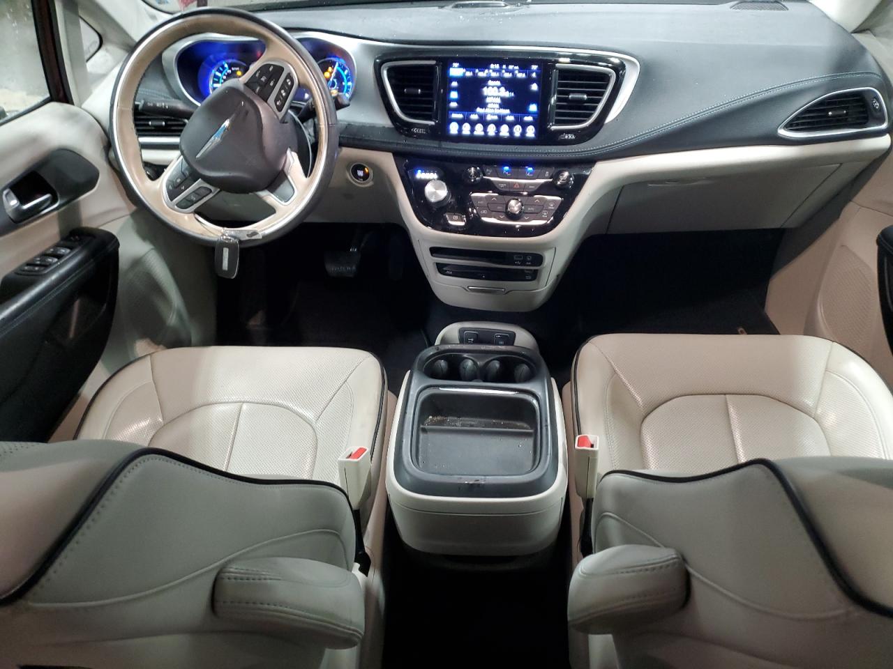 2017 Chrysler Pacifica - Image 8