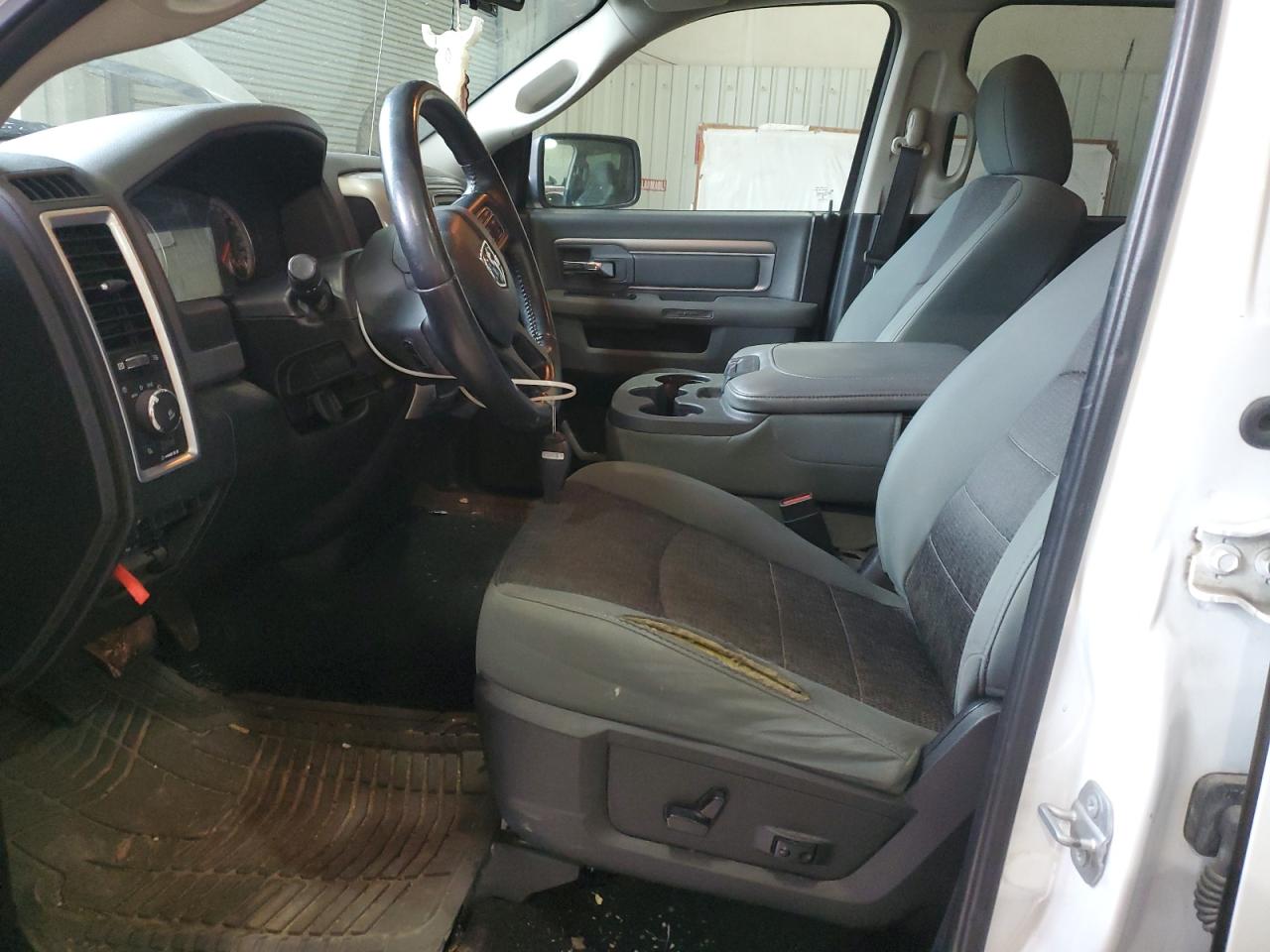 2016 RAM 1500 - Image 7
