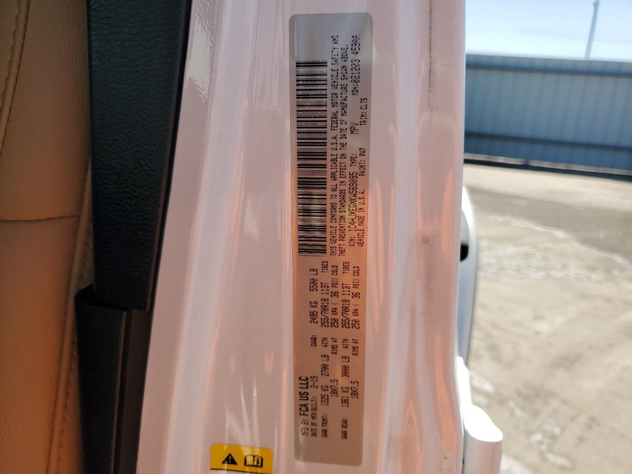 2019 Jeep Wrangler - Image 12