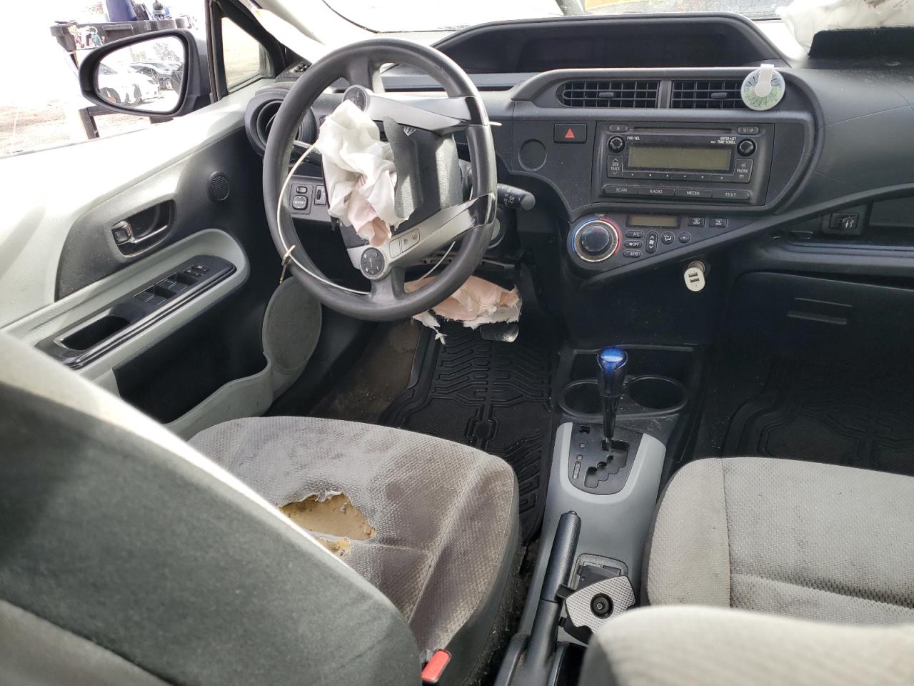2014 Toyota Prius - Image 8