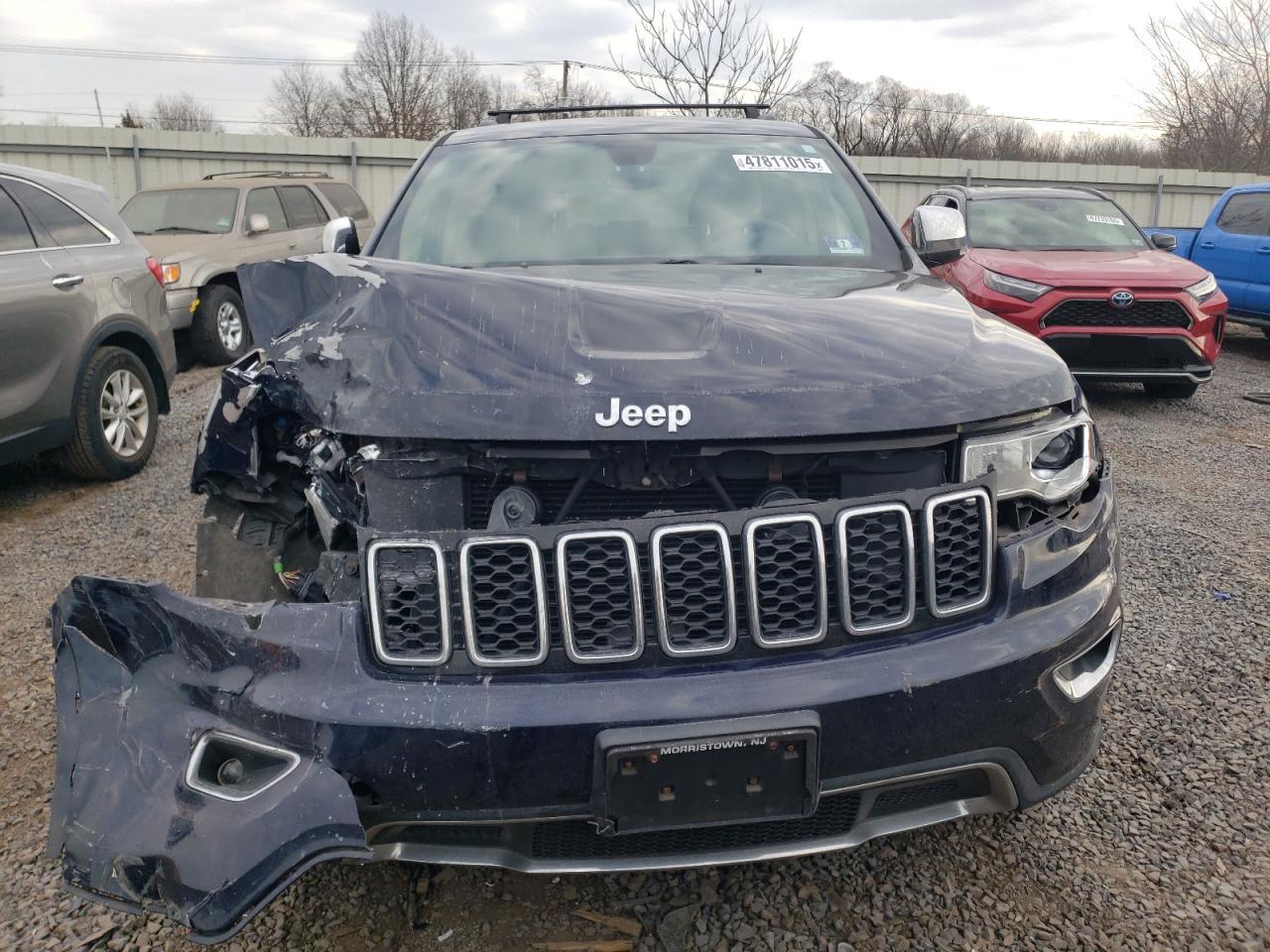 2017 Jeep Grand Cherokee - Image 5