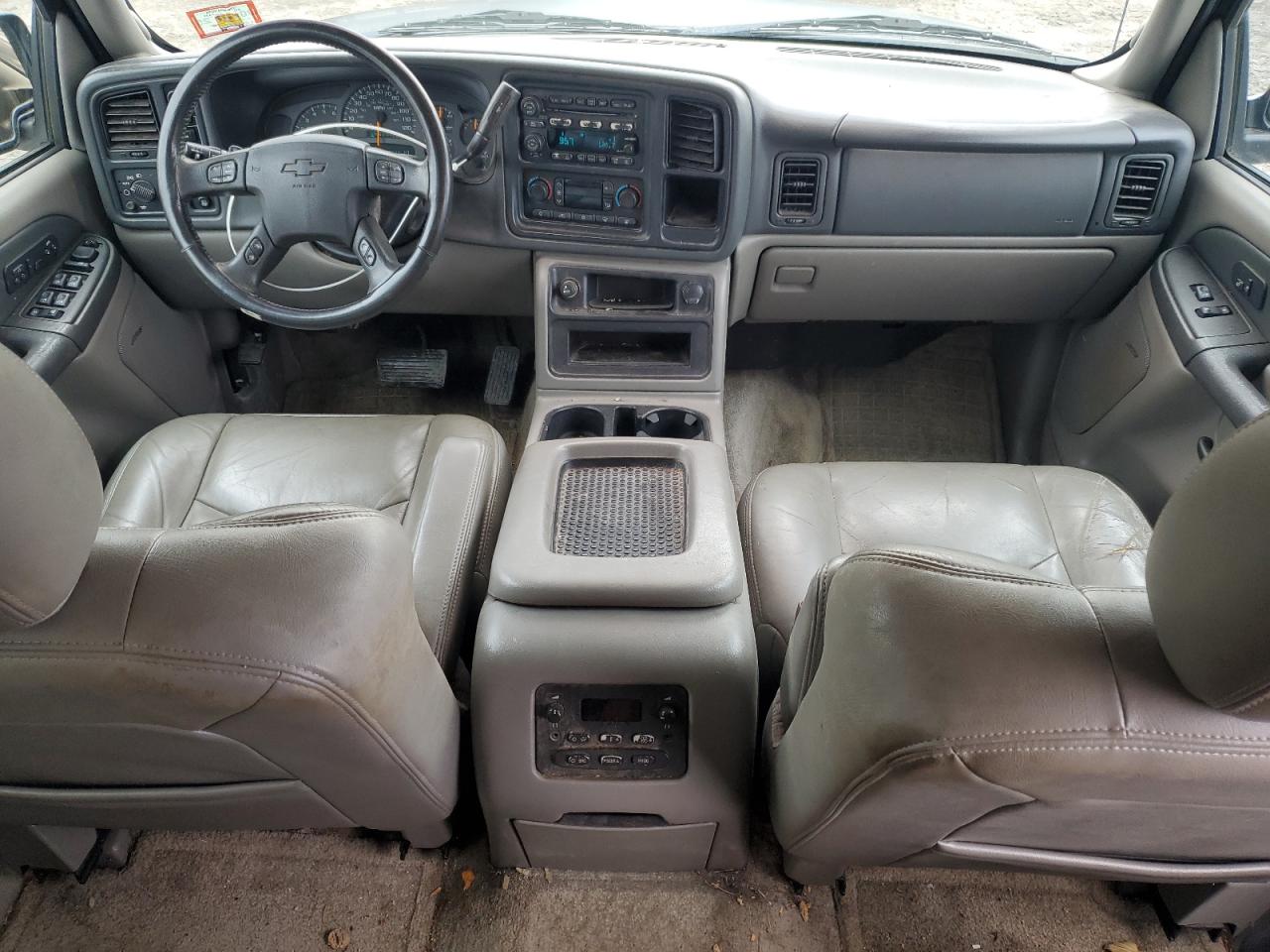 2003 Chevrolet Suburban - Image 8