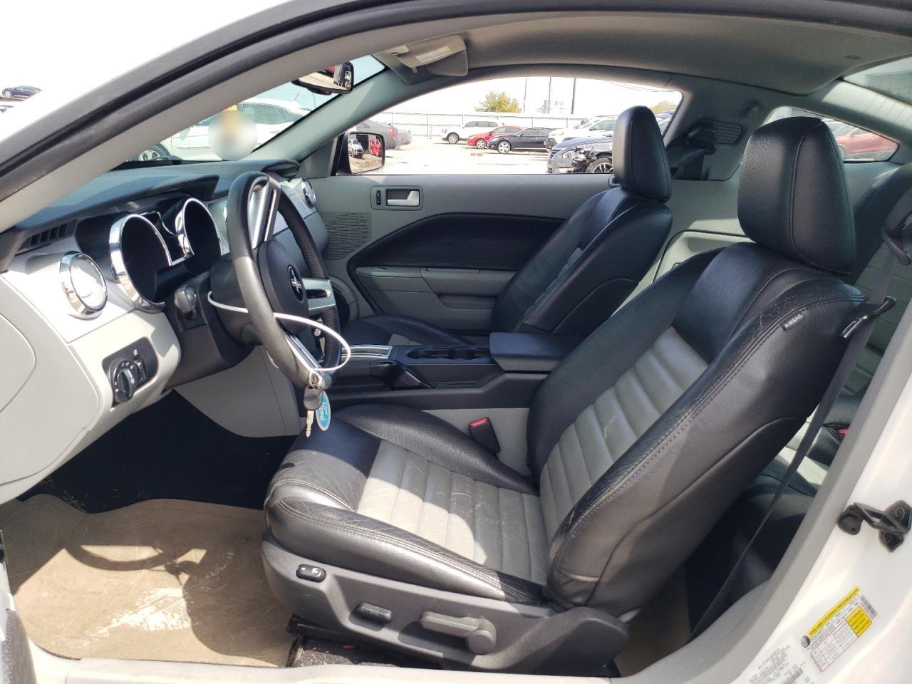 2009 Ford Mustang - Image 7