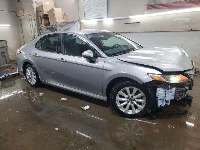 TOYOTA CAMRY 2019 Srebrny