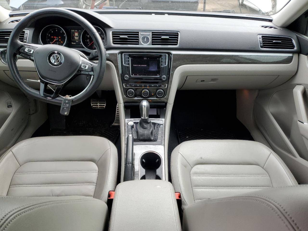 2016 Volkswagen Passat - Image 8