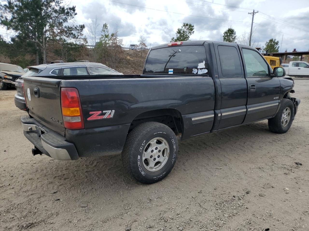 2000 Chevrolet Silverado - Image 3