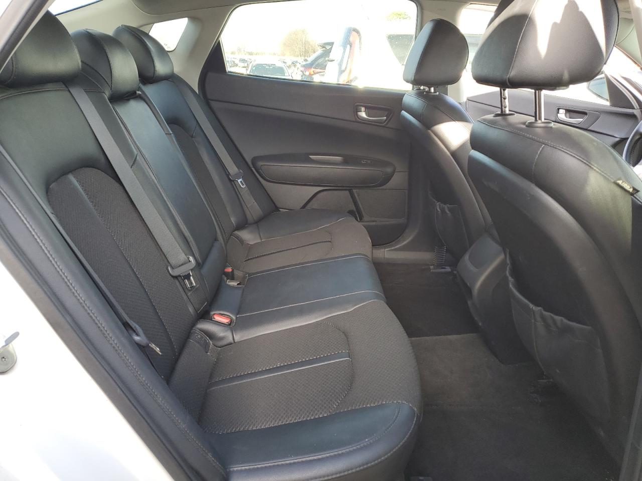 2018 Kia Optima - Image 11