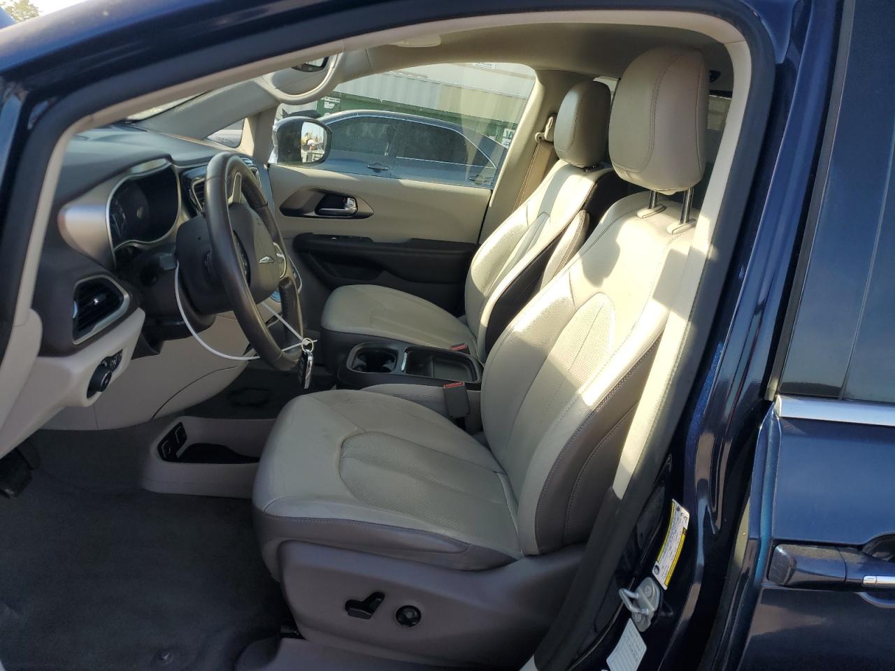 2018 Chrysler Pacifica - Image 7