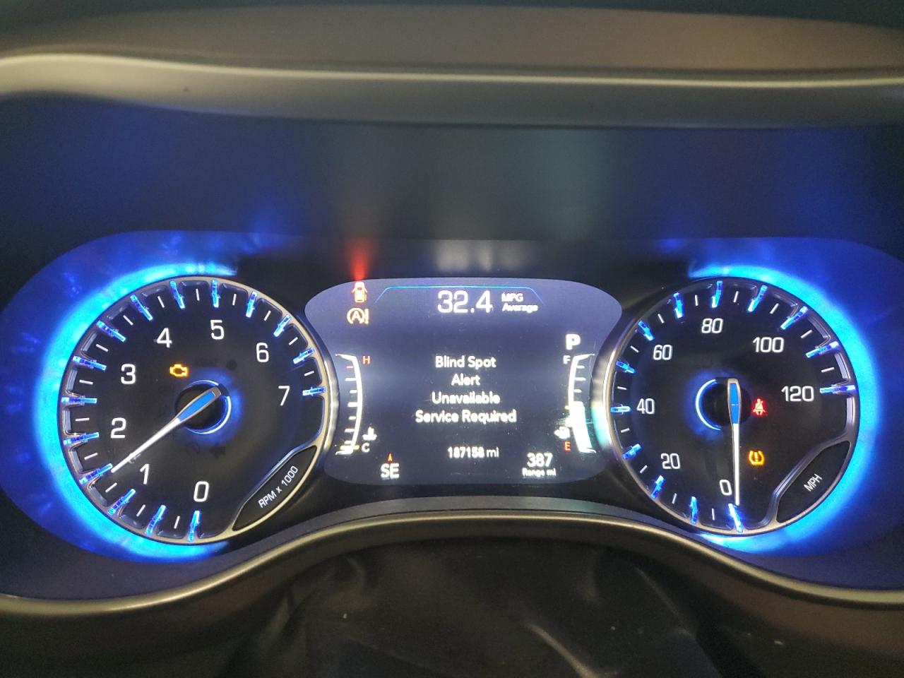 2018 Chrysler Pacifica - Image 9