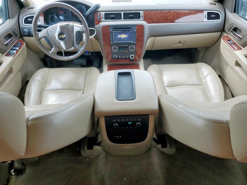 Parquets CHEVROLET SUBURBAN 2013 Beige