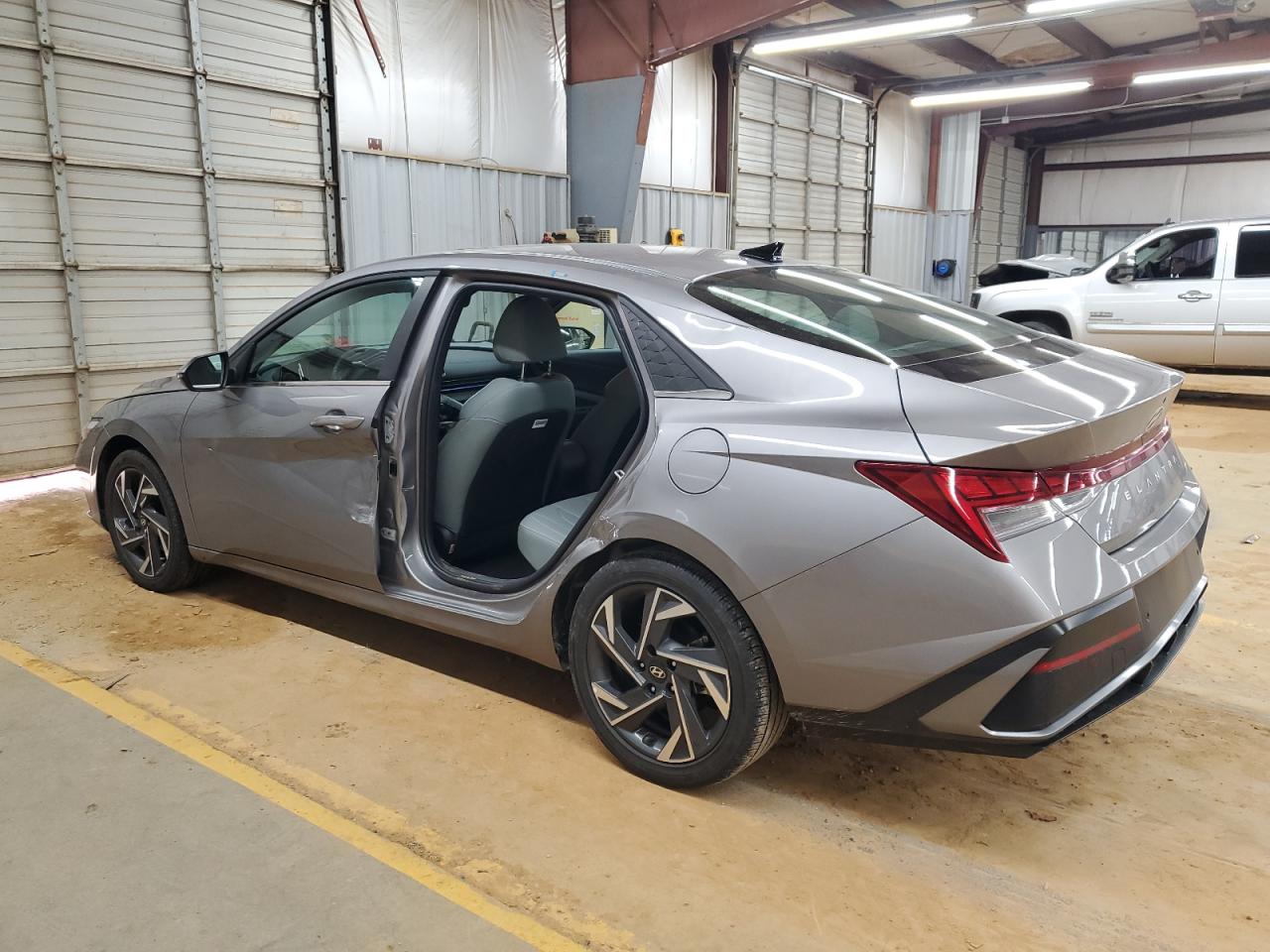 2024 Hyundai Elantra - Image 2