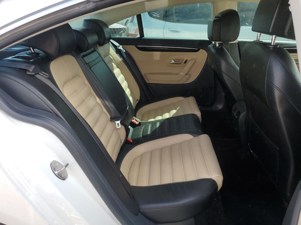 2017 Volkswagen Passat CC - Image 10